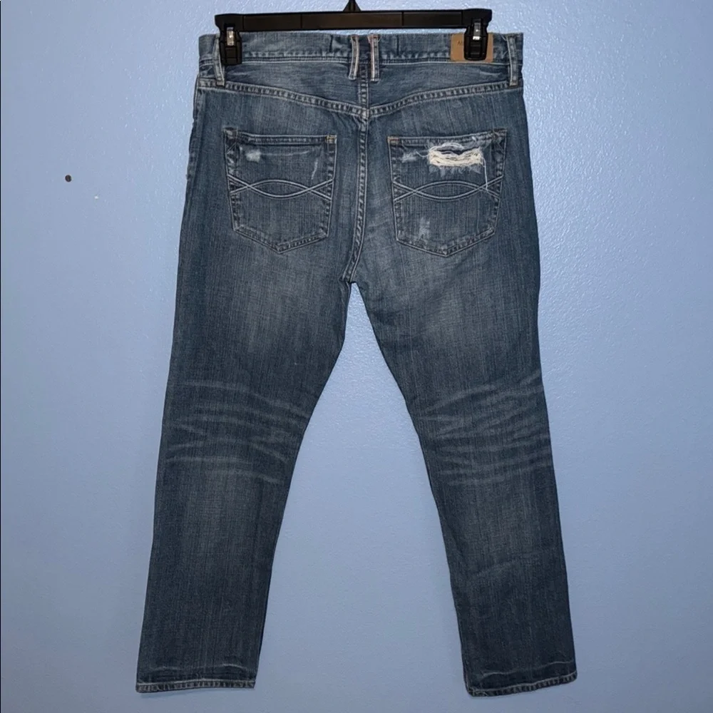 Abercrombie & Fitch Distressed Jeans- size 28/6. Q